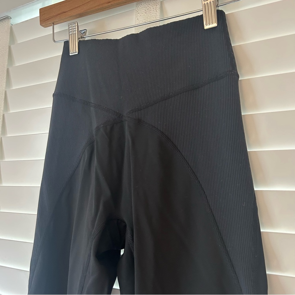 Offline by Aerie Legging Goals High Waisted Black Medium 7/8 Length - Picture 2 of 7